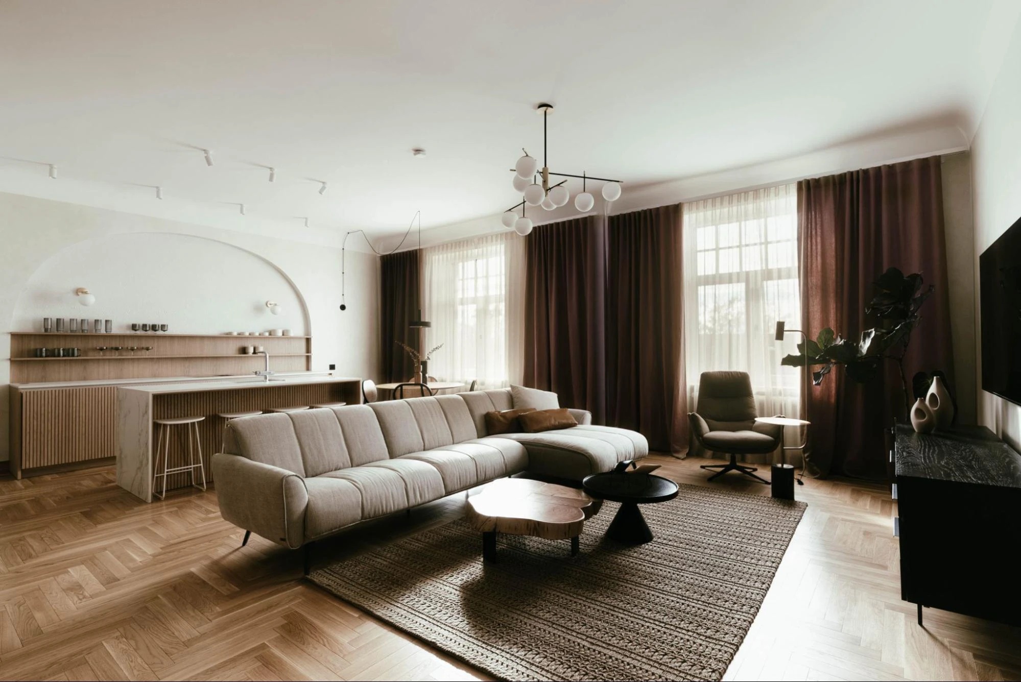 Apartment in earthy colors 